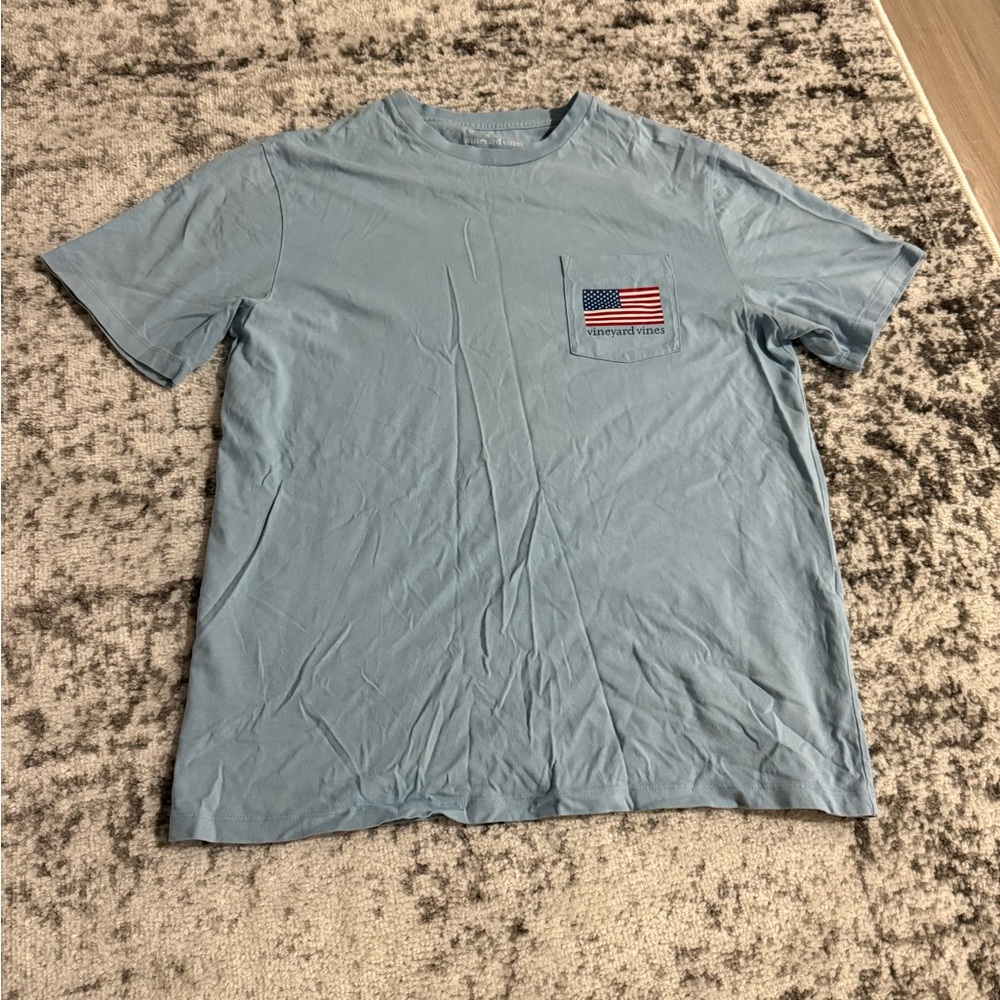 Vineyard vines t shirt